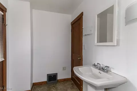 807 Bedford Ave NW, Canton, OH 44708 photo 29