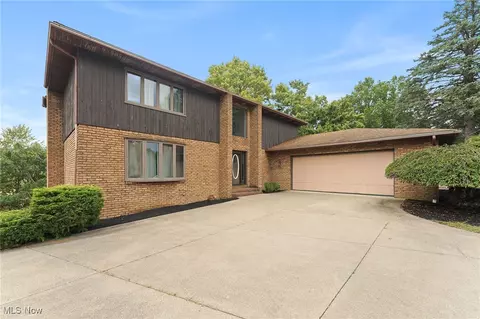 4441 Merlin Dr, Uniontown, OH 44685