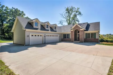 596 Vaughn Trl, Akron, OH 44319