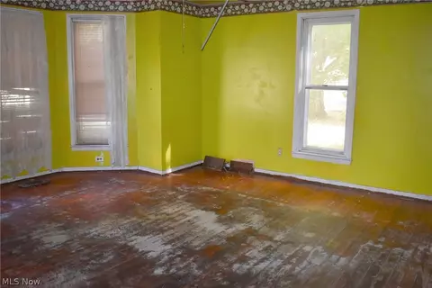 143 Hickory St, Andover, OH 44003 photo 3
