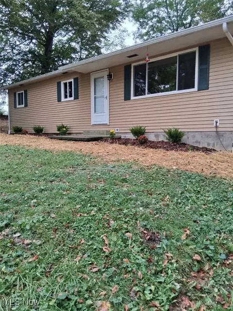 380 Rhonda Dr, Zanesville, OH 43701