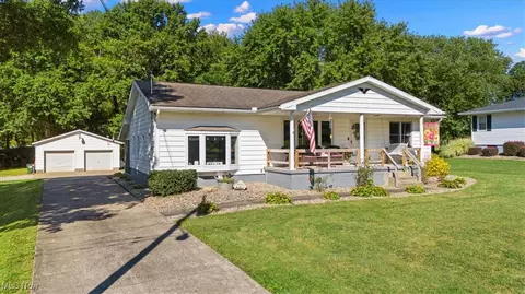 953 Braun Rd, Belpre, OH 45714