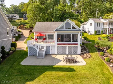 32 E Mohawk Dr, Malvern, OH 44644