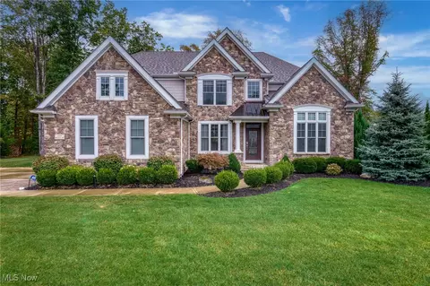 32557 Muirfield Dr, Avon Lake, OH 44012