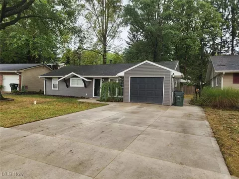 2719 Wyandot Dr, Dover, OH 44622