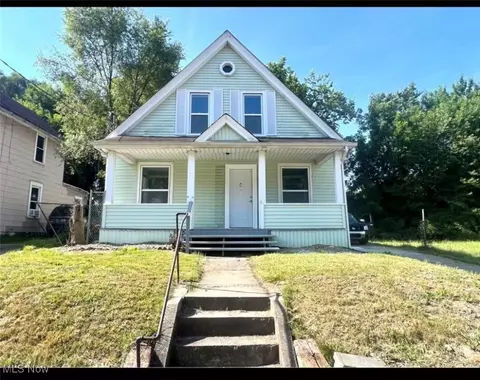 1048 Ackley St, Akron, OH 44306