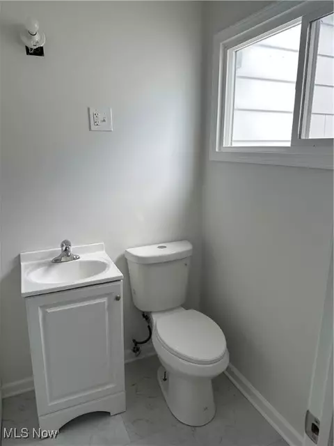 Bath - 313 Longford Ave, Elyria, OH 44035 photo 2 of 3
