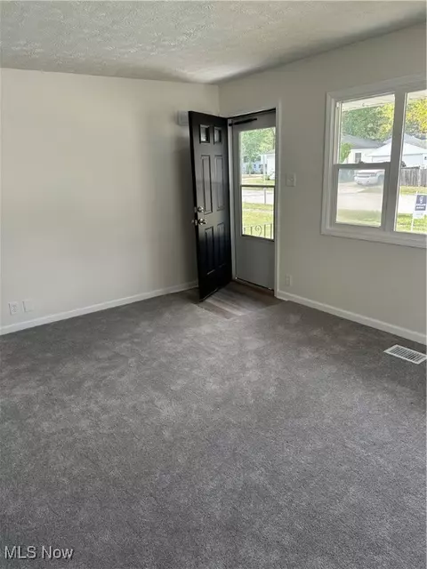 Living - 313 Longford Ave, Elyria, OH 44035 photo 1 of 1