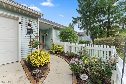 889 Sutton Pl, Akron, OH 44313 photo 2