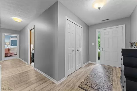 889 Sutton Pl, Akron, OH 44313 photo 6