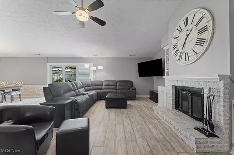 889 Sutton Pl, Akron, OH 44313 photo 8