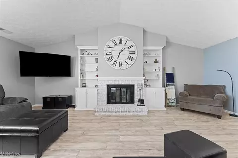 889 Sutton Pl, Akron, OH 44313 photo 3