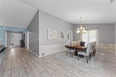 889 Sutton Pl, Akron, OH 44313 photo 9