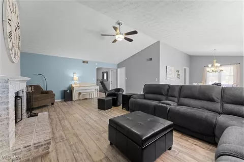 889 Sutton Pl, Akron, OH 44313 photo 7
