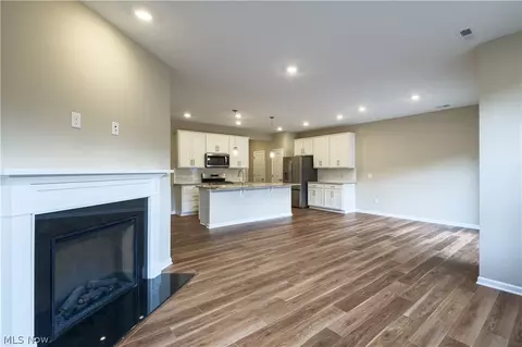 Living - 950 Memory Ln # -4, Aurora, OH 44202 photo 2 of 2