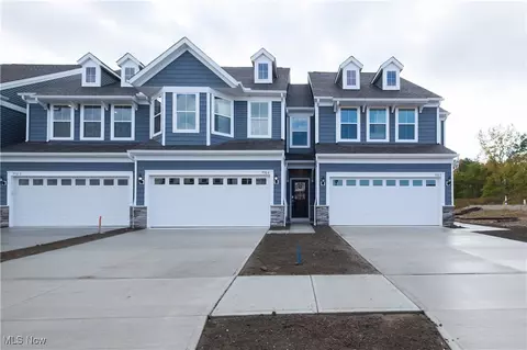 950 Memory Ln # -4, Aurora, OH 44202