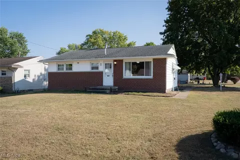 1902 39th St NE, Canton, OH 44705