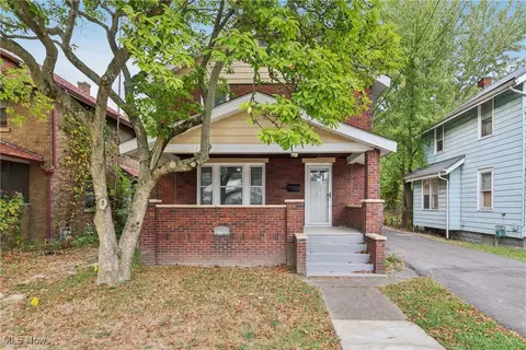 670 Comstock St NW, Warren, OH 44483
