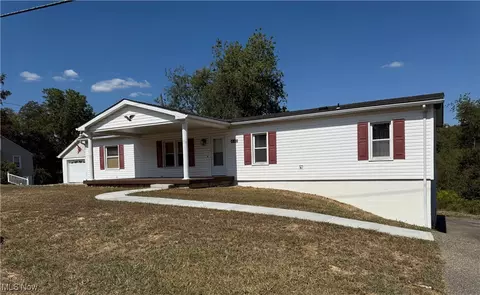 440 Woodvue Ln, Wintersville, OH 43953