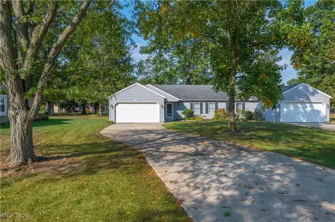 1872 Candlewood Dr, Avon, OH 44011
