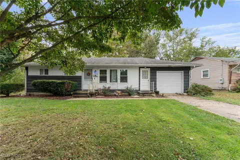 1475 Chatauqua Ct, Alliance, OH 44601