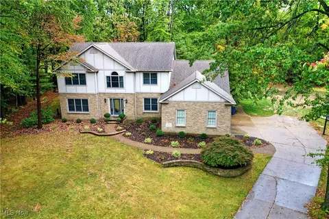 121 Fairway Dr, Cortland, OH 44410