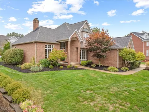 6446 Tallwood Cir NW, Canton, OH 44718