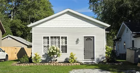 1445 Hubbard Rd, Madison, OH 44057
