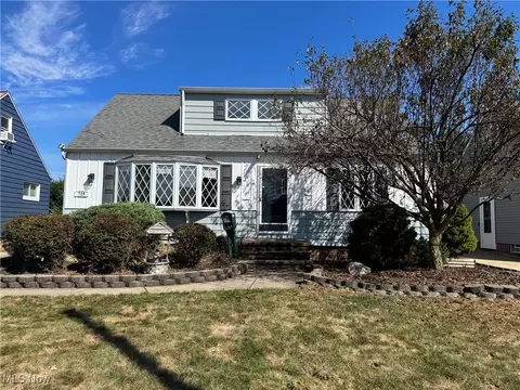 725 Pendley Rd, Willowick, OH 44095