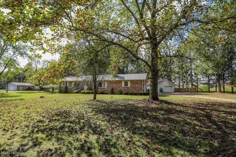 7017 Peck Rd, Ravenna, OH 44266