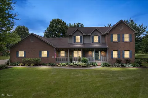 6180 Edison St NE, Hartville, OH 44632