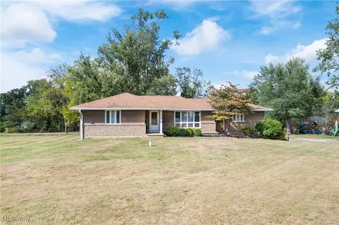 5109 Columbus Rd NE, Louisville, OH 44641