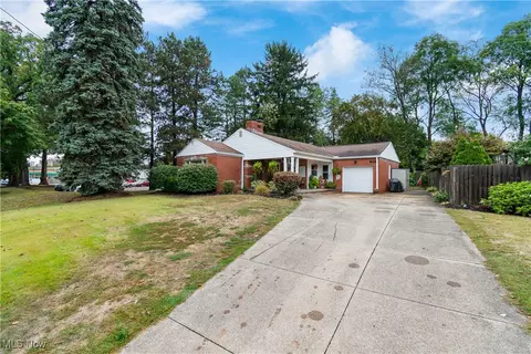 1607 W Exchange St, Akron, OH 44313
