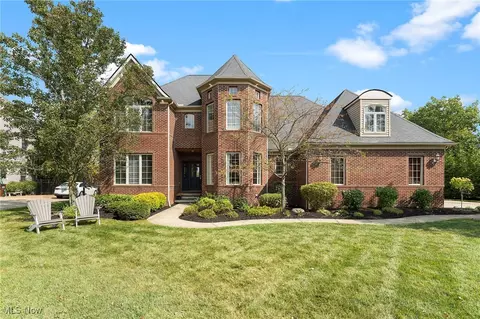 1471 Summerwood Dr, Broadview Heights, OH 44147