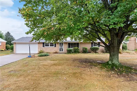5634 Brentwood Ave NW, North Canton, OH 44720