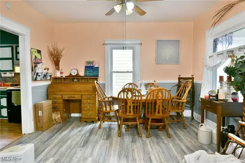 Dining - 294 Elm St, Struthers, OH 44471 photo 1 of 2
