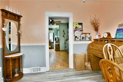 Entry Way - 294 Elm St, Struthers, OH 44471 photo 1 of 5