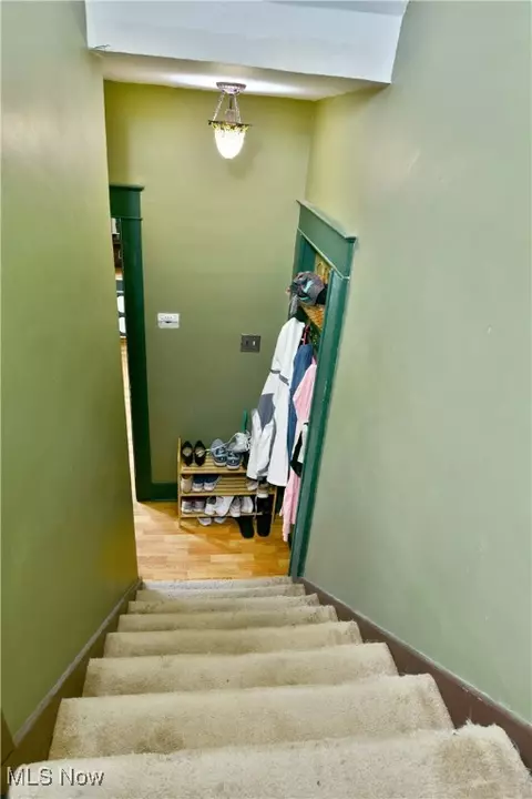 Entry Way - 294 Elm St, Struthers, OH 44471 photo 4 of 5