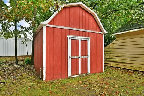 Exterior - 294 Elm St, Struthers, OH 44471 photo 1 of 2