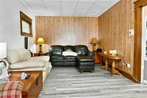 Living - 294 Elm St, Struthers, OH 44471 photo 1 of 4