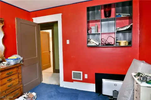 Bedroom - 294 Elm St, Struthers, OH 44471 photo 2 of 7