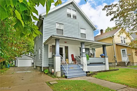 294 Elm St, Struthers, OH 44471