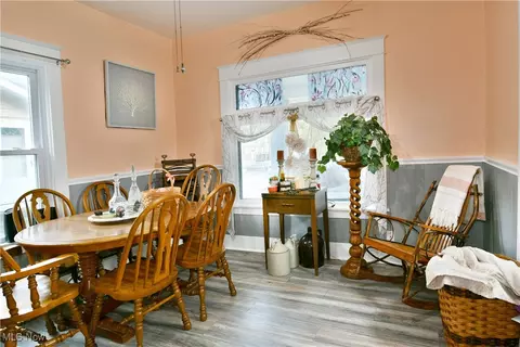Dining - 294 Elm St, Struthers, OH 44471 photo 2 of 2