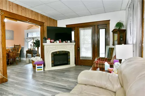 Living - 294 Elm St, Struthers, OH 44471 photo 4 of 4