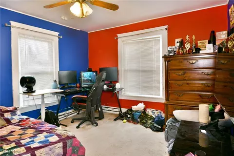 Bedroom - 294 Elm St, Struthers, OH 44471 photo 4 of 7