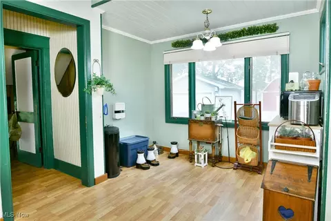 Entry Way - 294 Elm St, Struthers, OH 44471 photo 3 of 5