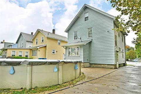 Exterior - 294 Elm St, Struthers, OH 44471 photo 2 of 2