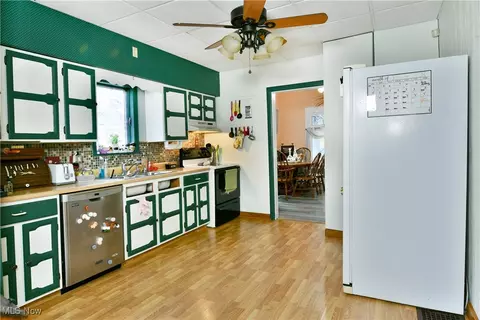 Kitchen - 294 Elm St, Struthers, OH 44471 photo 2 of 3
