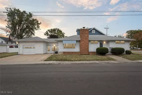 215 N Leavitt Rd, Lorain, OH 44052