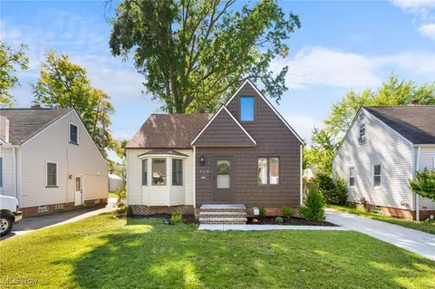 460 E 329th St, Willowick, OH 44095